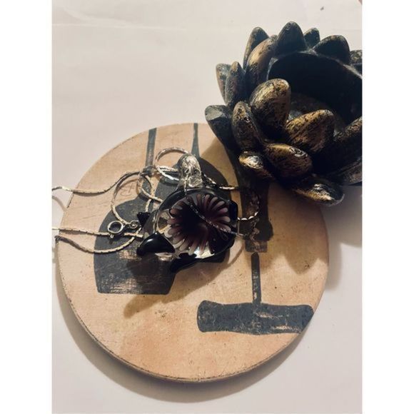 Pretty VINTAGE GLASS FLOWER KITTY NECKLACE - Picture 4 of 7